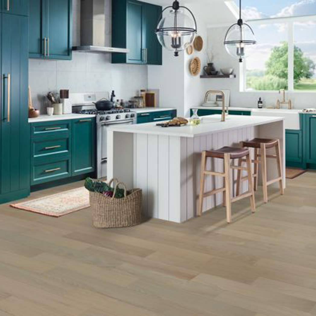 Bruce Engineered Hardwood White Oak Dogwood Pro Sun Valley BRDG63EK74S room